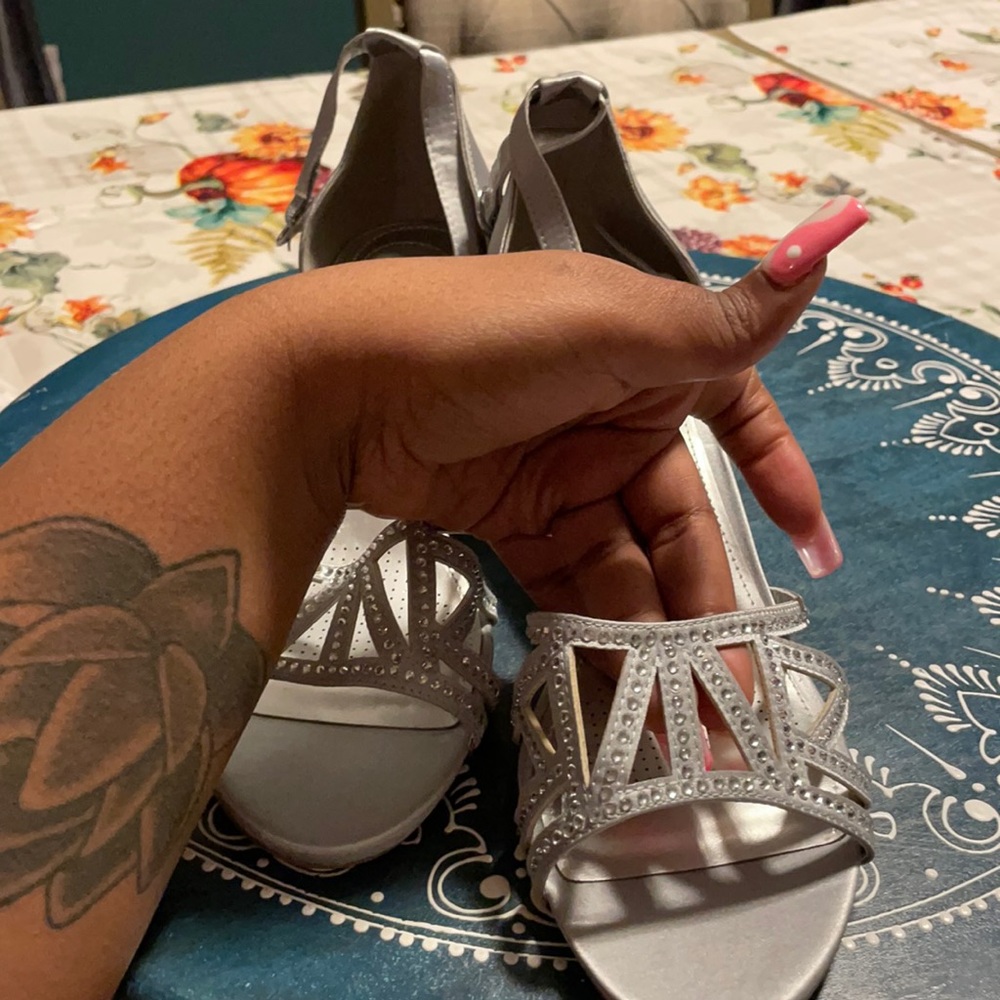 Comfort view heels